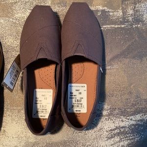 BRAND NEW Chocolate toms